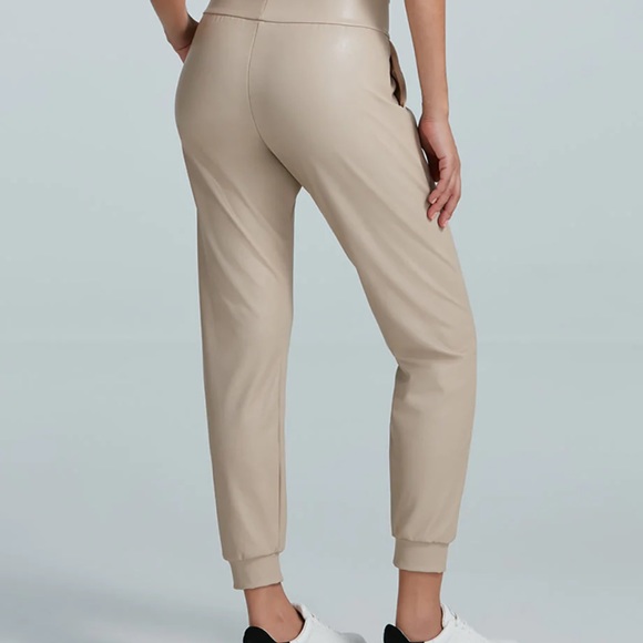 NWT!  Commando Woman’s Smocked Jogger size Medium color Sand - Picture 3 of 3